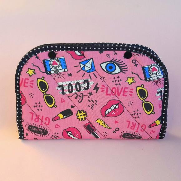 Necessaire em Tecido com Forro Impermeável