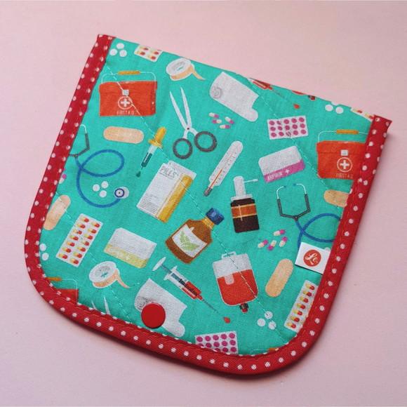 Porta Absorvente e Remédios em Tecido: Organize sua Bolsa