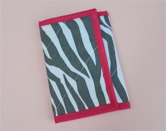 Carteira em Tecido com Estampa de Zebra