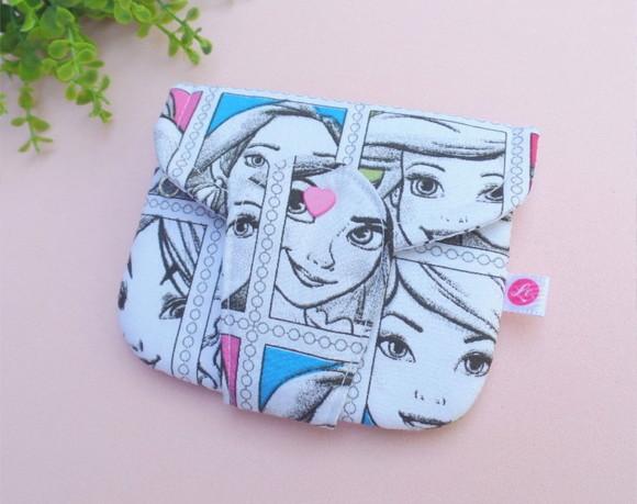 Carteira Multiuso em Tecido com Estampa Princesas