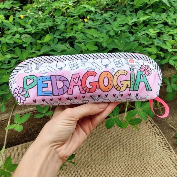 Estojo em Tecido com Estampa Escrito Pedagogia