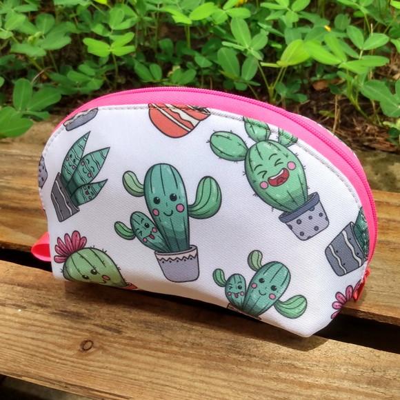 Necessaire em Tecido Estampa Cactos