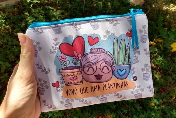 Necessaire em Tecido Estampa Vovó Que Ama Plantinhas