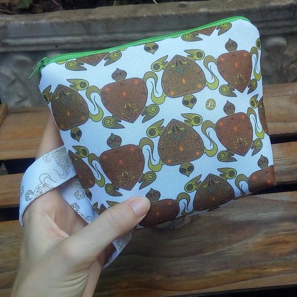 Necessaire em Tecido Estampa Tartarugas