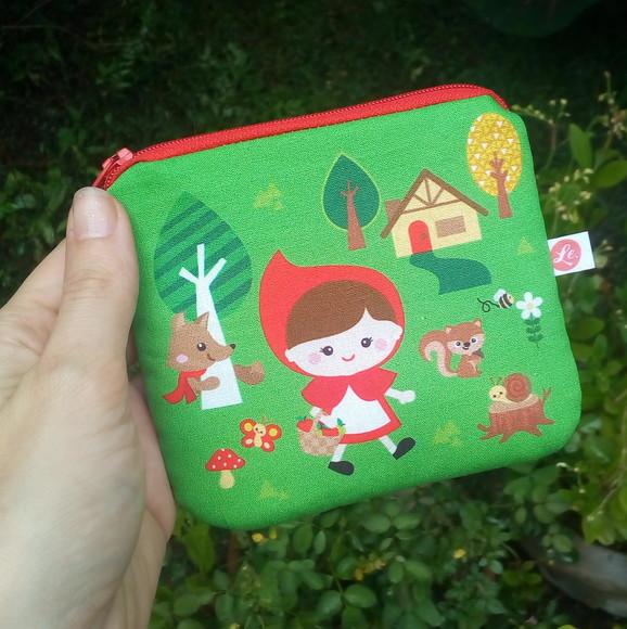 Porta Moedas em Tecido - Chapeuzinho Vermelho (meia Tigela)