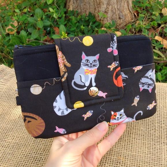 Carteira Porta Celular em Tecido com Estampa de Gatos
