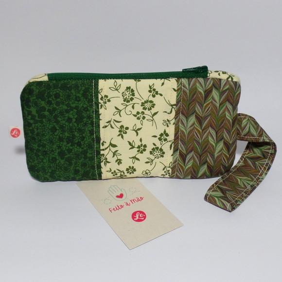 Necessaire em Tecido Patchwork com Estampa Floral