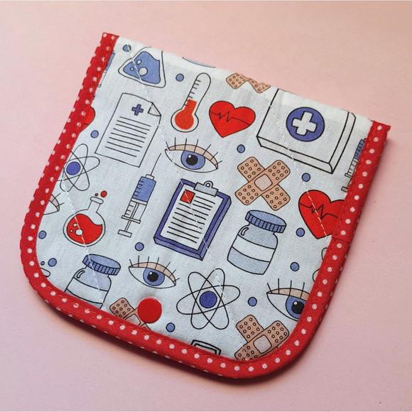 Porta Absorvente e Remédios em Tecido: Organize sua Bolsa