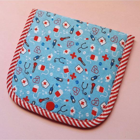 Porta Absorvente e Remédios em Tecido: Organize sua Bolsa