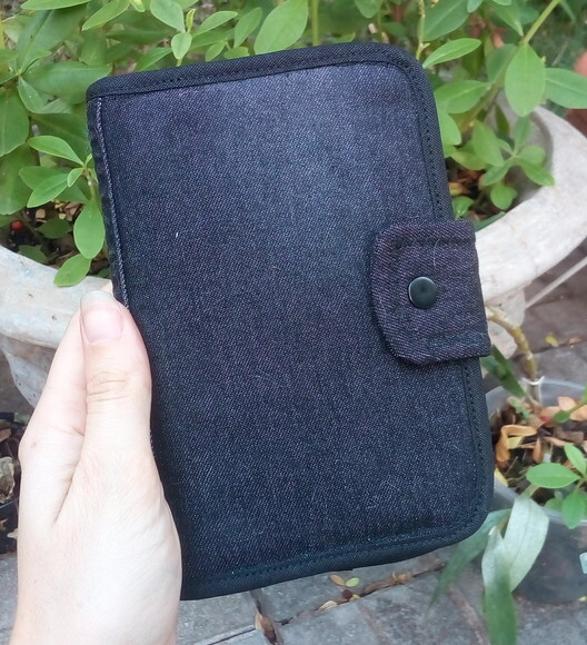 Carteira Porta Passaporte em Tecido Estampa Jeans Beer
