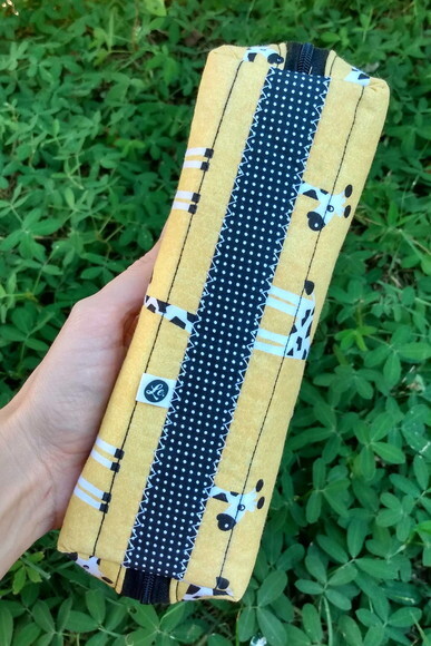 Estojo em Tecido com Estampa de Girafas