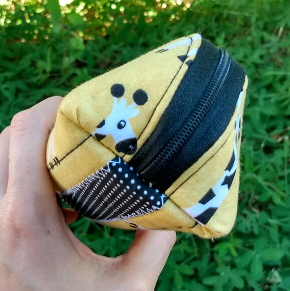 Estojo em Tecido com Estampa de Girafas