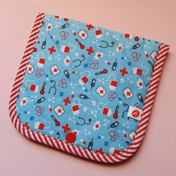 Porta Absorventes em Tecido Estampa Remedinhos