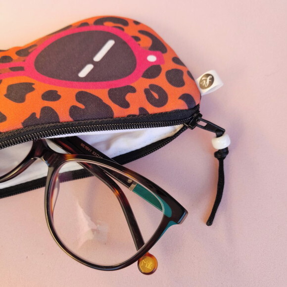 Porta Óculos em Tecido Estampa de Onça