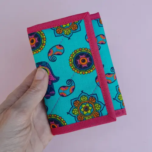 Carteira Feminina em Tecido – Compacta, Útil e Estilosa