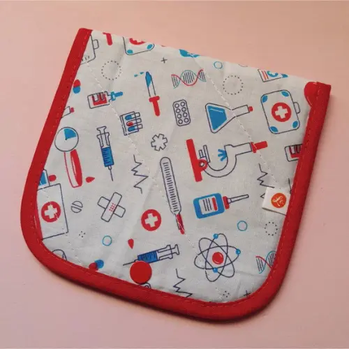 Porta Absorvente e Remédios em Tecido Estampa Remedinhos