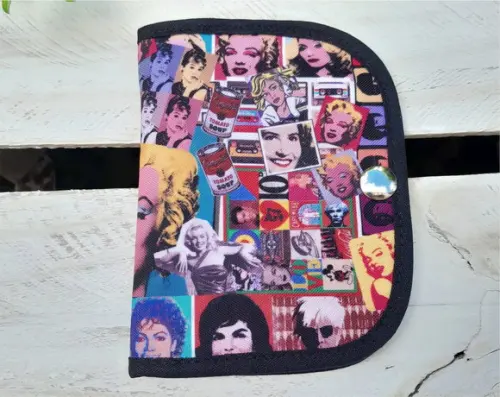 Carteira em Tecido com Estampa Pop Art