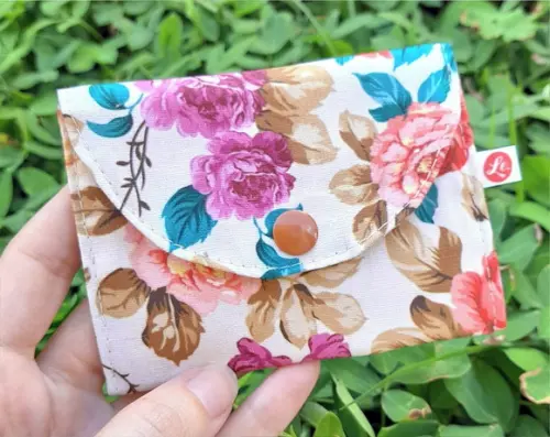 Porta Cartão em Tecido com Estampa de Rosas