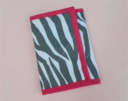 Carteira em Tecido com Estampa de Zebra