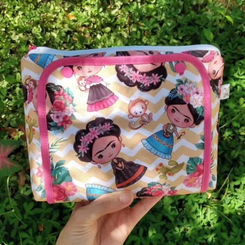 Necessaire Farmacinha em Tecido Estampa Frida