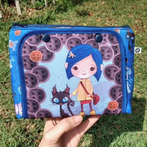 Necessaire Farmacinha em Tecido Estampa Coraline