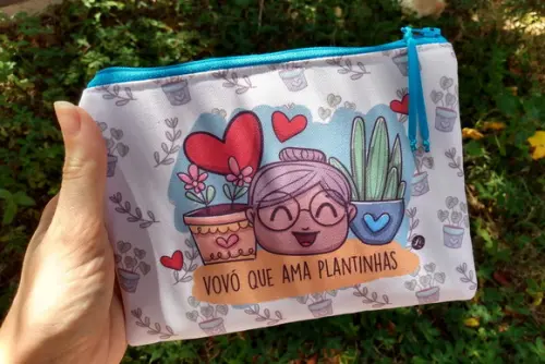 Necessaire em Tecido Estampa Vovó Que Ama Plantinhas