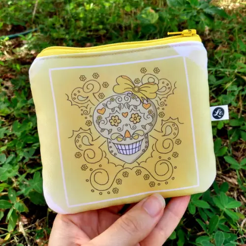 Porta Moedas em Tecido Estampa Caveirinha Amarela