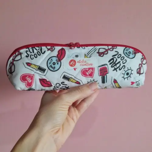 Estojo em Tecido com Estampa de Makeup