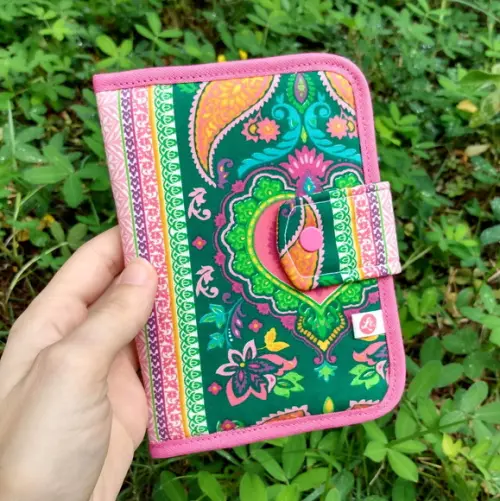 Carteira Porta Passaporte em Tecido Estampa Floral