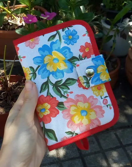 Carteira Porta Passaporte em Tecido Estampa Floral
