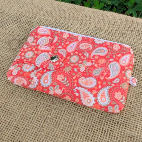 Carteira Porta Celular em Tecido com Estampa Paisley