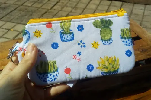 Necessaire em Tecido com Estampa de Cactos