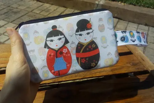Necessaire em Tecido Estampa Gueixas