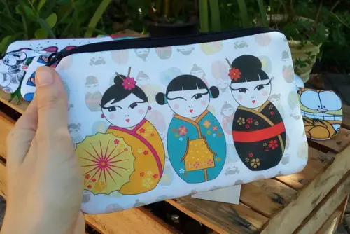 Necessaire em Tecido com Estampa de Gueixas