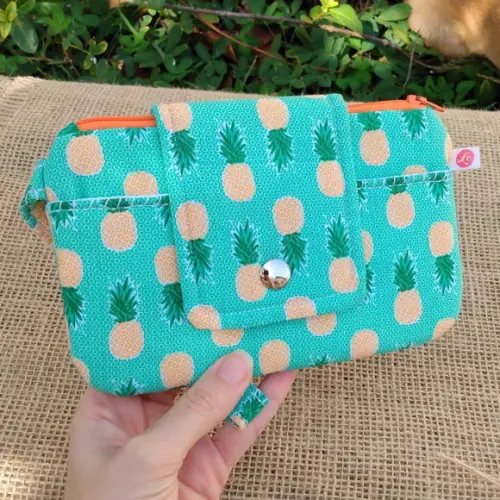 Carteira Porta Celular em Tecido com Estampa de Abacaxis