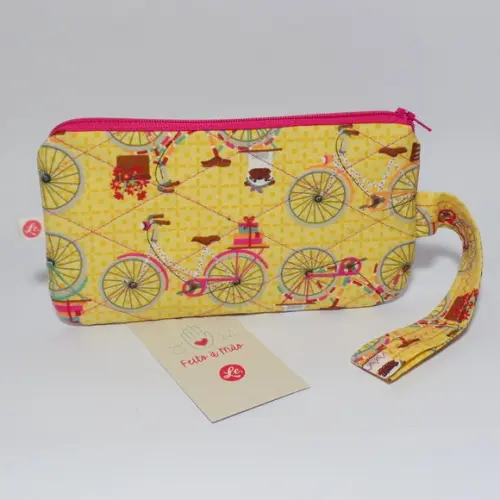 Necessaire em Tecido com Estampa de Bicicletas e Pugs