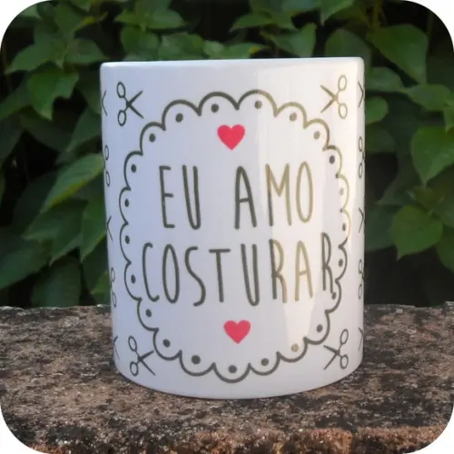 Caneca Eu Amo Costurar