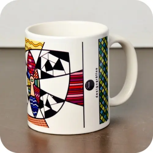 Caneca Através do Olho de Um Gato