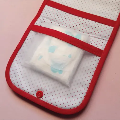 Porta Absorvente e Remédios em Tecido Estampa Remedinhos