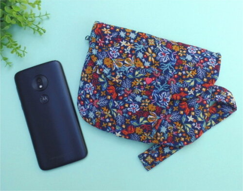 Carteira Bolsa de Mão em Tecido com Estampa Floral