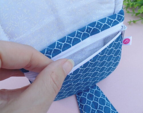 Carteirinha em Tecido com Estampa Arabesco Azul