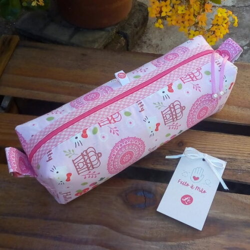 Estojo Box em Tecido com Estampa da Hello Kitty