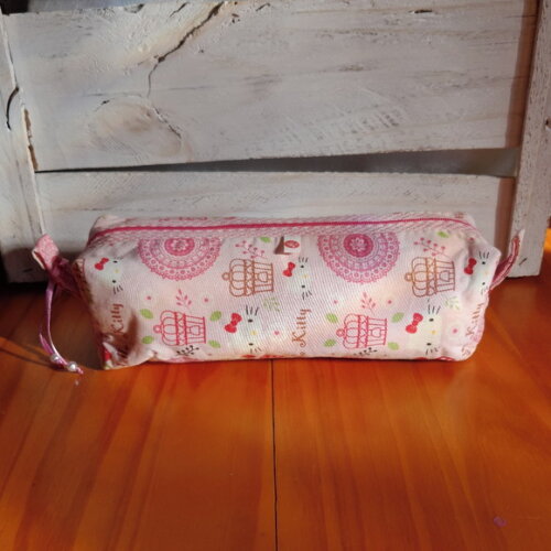 Estojo Box em Tecido com Estampa da Hello Kitty