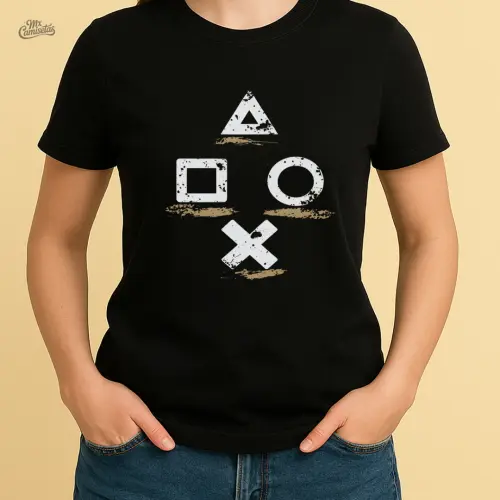 Camiseta Feminina Artesanal Botões Gamer Vintage – Estampa com Símbolos do Controle em Estilo Desgastado
