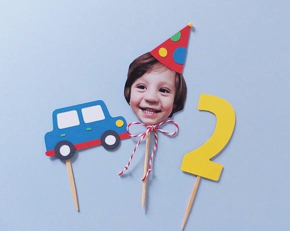 Topo de Bolo Carrinho com Foto de Rostinho e Idade
