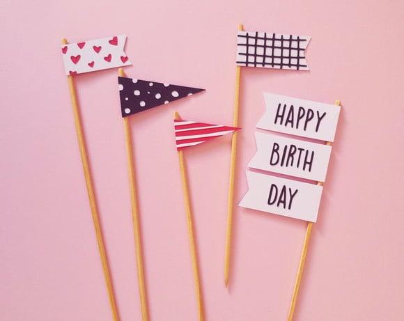 Topo de Bolo Happy Birthday com Bandeirinhas