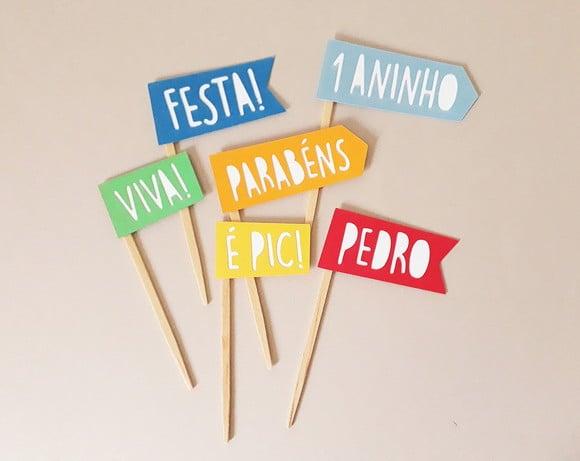 Topper Bandeirinhas com Texto Personalizado