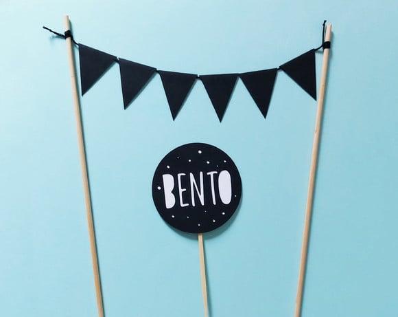 Kit Topo de Bolo Bandeirinhas Preto e Branco