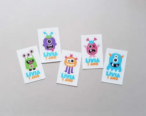 Adesivo Monstrinhos Personalizado