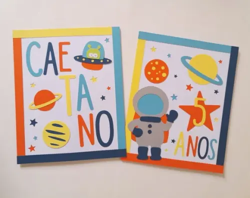 Kit com 2 Displays de Mesa Planetas Astronauta